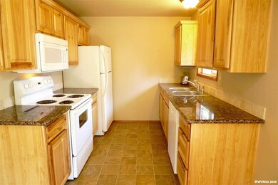 560 SE Mayberry Ave, Corvallis, OR 97333 - photo 5