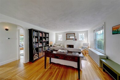 86 Wilcox Ave, Pawtucket, RI 02860 - photo 3