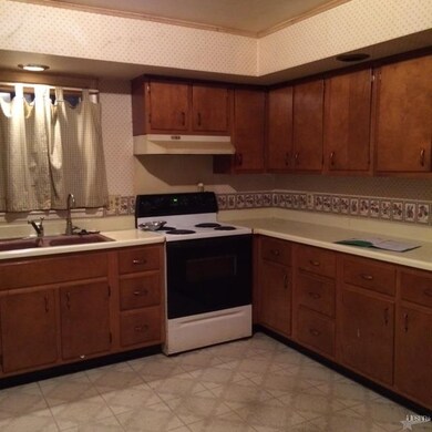 335 W Shackley St, Geneva, IN 46740 - photo 4