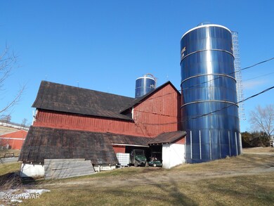 Tie stall dairy barn
