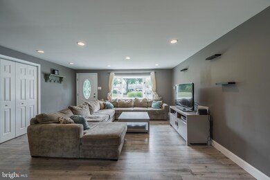 666 Mason Dr, Warminster, PA 18974 - photo 4