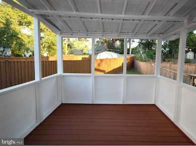 2207 Dartmouth Dr, Alexandria, VA 22307 - photo 4