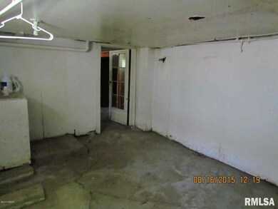 102 E Dayton St, Harrisburg, IL 62946 - photo 2