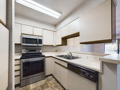 208 Southlake Ct, Niceville, FL 32578 - photo 5