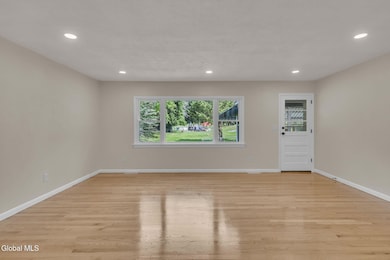 Interior 03