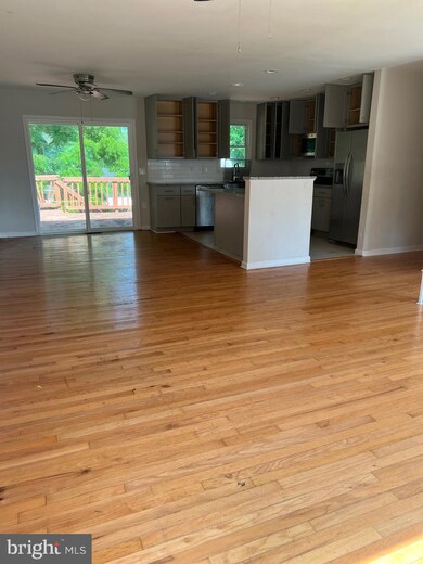 115 W Mill Ave, Capitol Heights, MD 20743 - photo 2