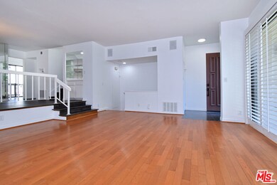 21800 Marylee St unit 53, Woodland Hills, CA 91367 - photo 4