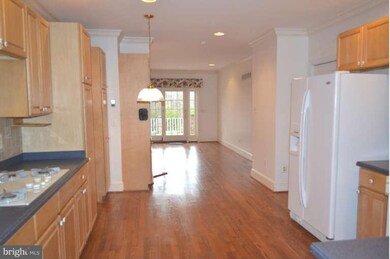 6409 Cloister Gate Dr, Baltimore, MD 21212 - photo 5