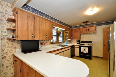 2318 Waverly Place, Waukegan, IL 60085 - photo 5