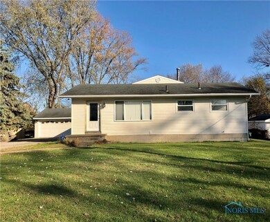 Ranch with a basement & 3.5 car garage on .68 acre