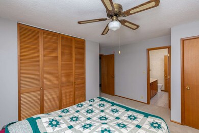 2824 E 32nd St, Davenport, IA 52807 - photo 5