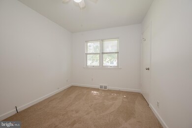 717 Woodsedge Rd, Wilmington, DE 19804 - photo 7