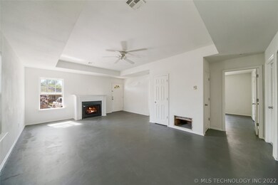 207 N Division St, Cleveland, OK 74020 - photo 3