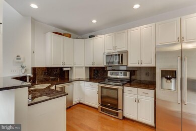 7029 Haycock Rd unit G, Falls Church, VA 22043 - photo 5