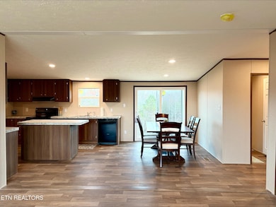 564 Quail Run Ln, Lafollette, TN 37766 - photo 2