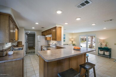 Kitchen breakfast bar