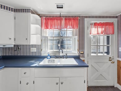 31 Ashland St, Nashua, NH 03064 - photo 7