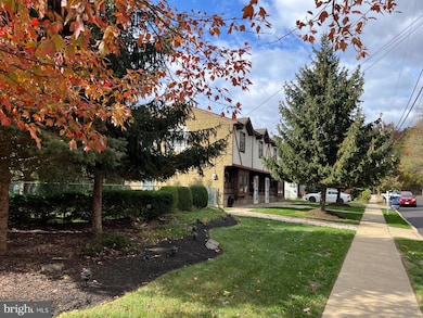 8 Reade St, Jamesburg, NJ 08831 - photo 2