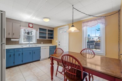 780 Whittenton St, Taunton, MA 02780 - photo 7