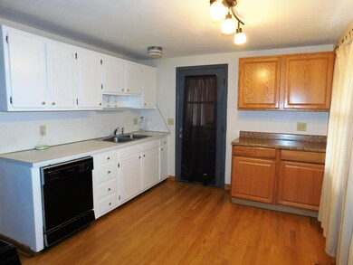 1136 Holly Hill Dr, Columbus, OH 43228 - photo 3