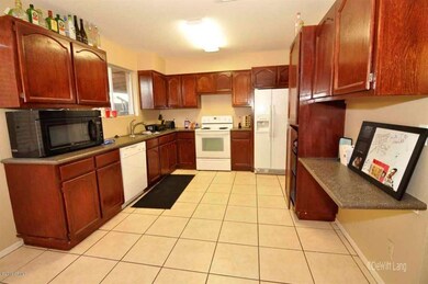 852 S Spur St_Kitchen