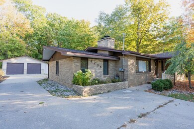 3235 Oakland Dr, Clare, MI 48617 - photo 2