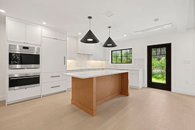 145 Warren St unit 4, Newton Center, MA 02459 - photo 4