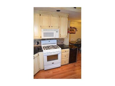 Kitchen. New appliances!