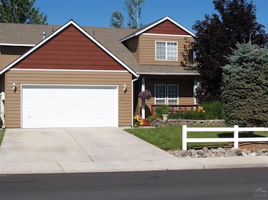 2119 SW 35th St, Redmond, OR 97756 - photo 2