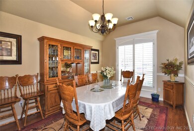 4304 S Narcissus Ave, Broken Arrow, OK 74011 - photo 4