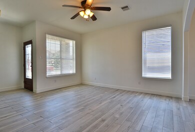 1817 Winding Trail Ln, Alvin, TX 77511 - photo 6