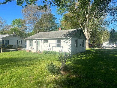 5025 Adkins St, Columbus, IN 47201 - photo 3