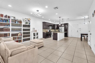 8150 Cascada Isles Dr, Hollywood, FL 33024 - photo 6