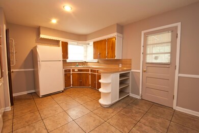135 S James Road-19