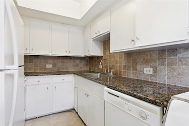 2503 Mccue Rd unit 10, Houston, TX 77056 - photo 6