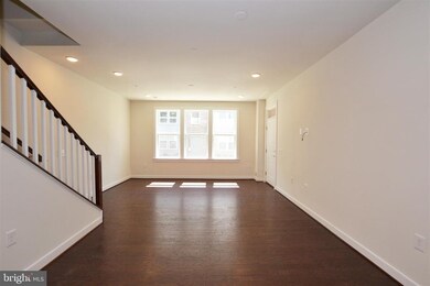 13381 Launders St, Herndon, VA 20171 - photo 5