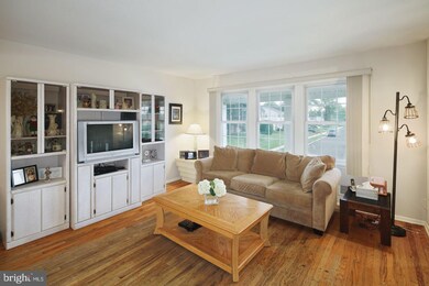 206 Midway Dr, Morrisville, PA 19067 - photo 4