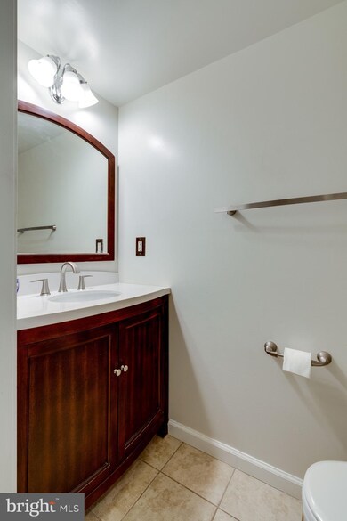 2137 Old Landing Way unit 156, Woodbridge, VA 22191 - photo 6