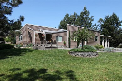 9866 Blackwell Rd, Central Point, OR 97502 - photo 2