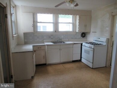 28 W New St, Paulsboro, NJ 08066 - photo 5