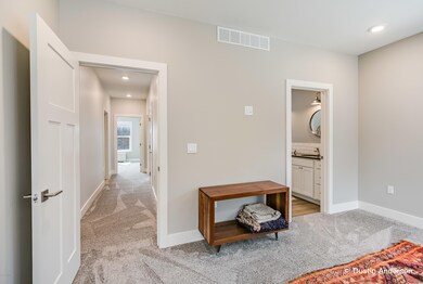 MASTER BEDROOM / BATHROOM