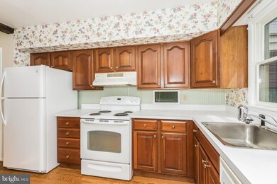 214 Hutton St, Gaithersburg, MD 20877 - photo 7