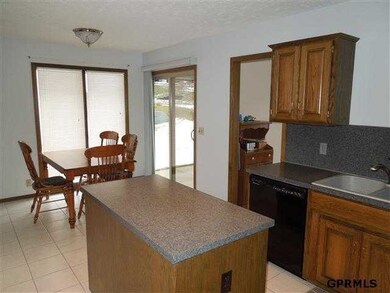 910 S 110th Plaza, Omaha, NE 68154 - photo 6