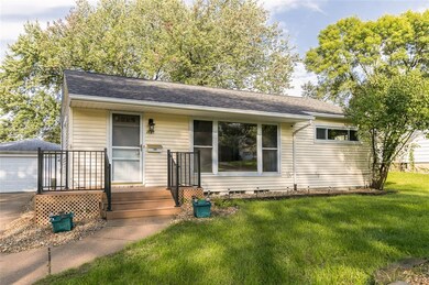 1131 Crestview Dr SE, Cedar Rapids, IA 52403 - photo 2