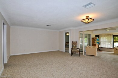 LARGE LIVING & DINING AREA!