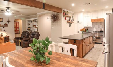 Dining area featuring ceiling fan, crown molding, 