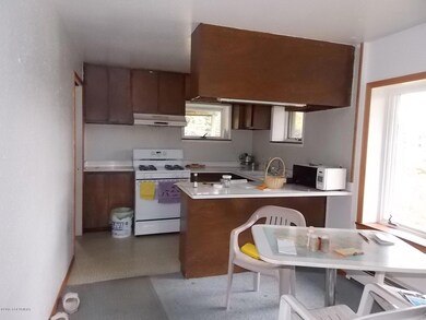 Kitchen (2).JPG