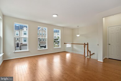 9039 Christopher Ln, Manassas Park, VA 20111 - photo 5