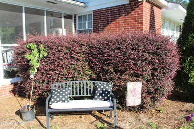 603 Lee Dr, Burgaw, NC 28425 - photo 2