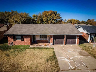 1606 NW Beechwood Dr, Lawton, OK 73505 - photo 4